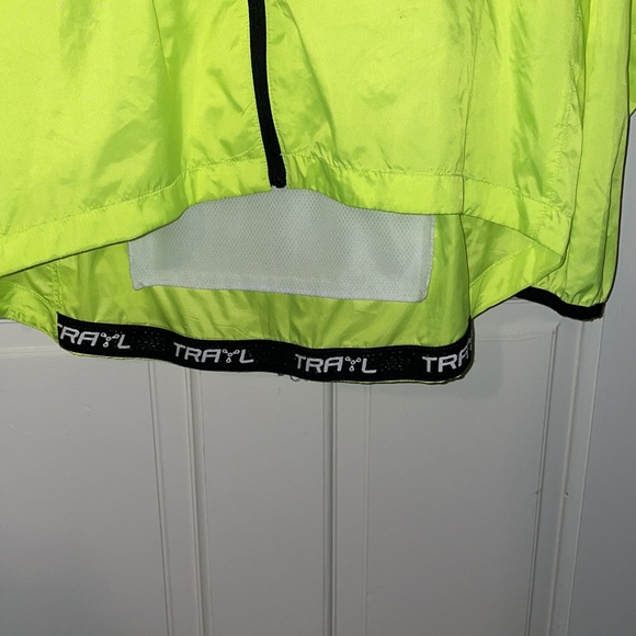 Men’s Highlighter Lightweight Running Jacket. - Picture 2 of 4